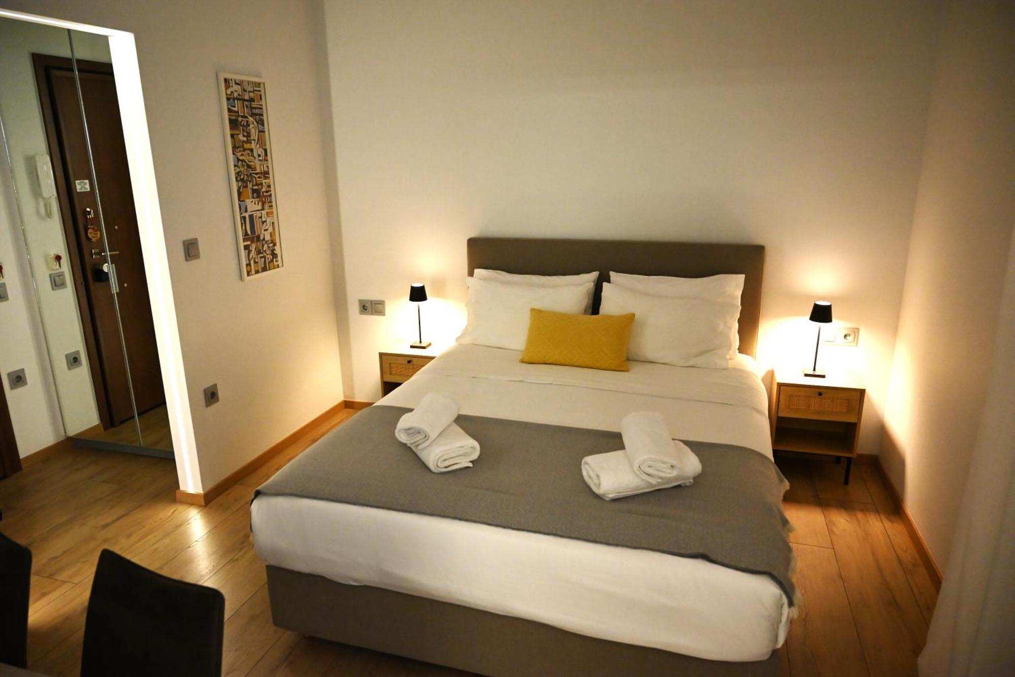 Minimal Apartment On The Shadow Of The Acropolis Атина Екстериор снимка